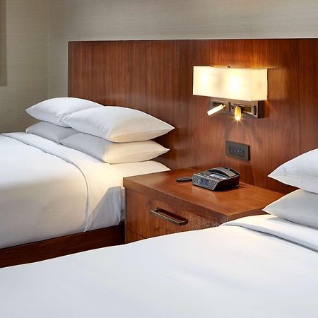 Отель Hilton Пасадина Экстерьер фото