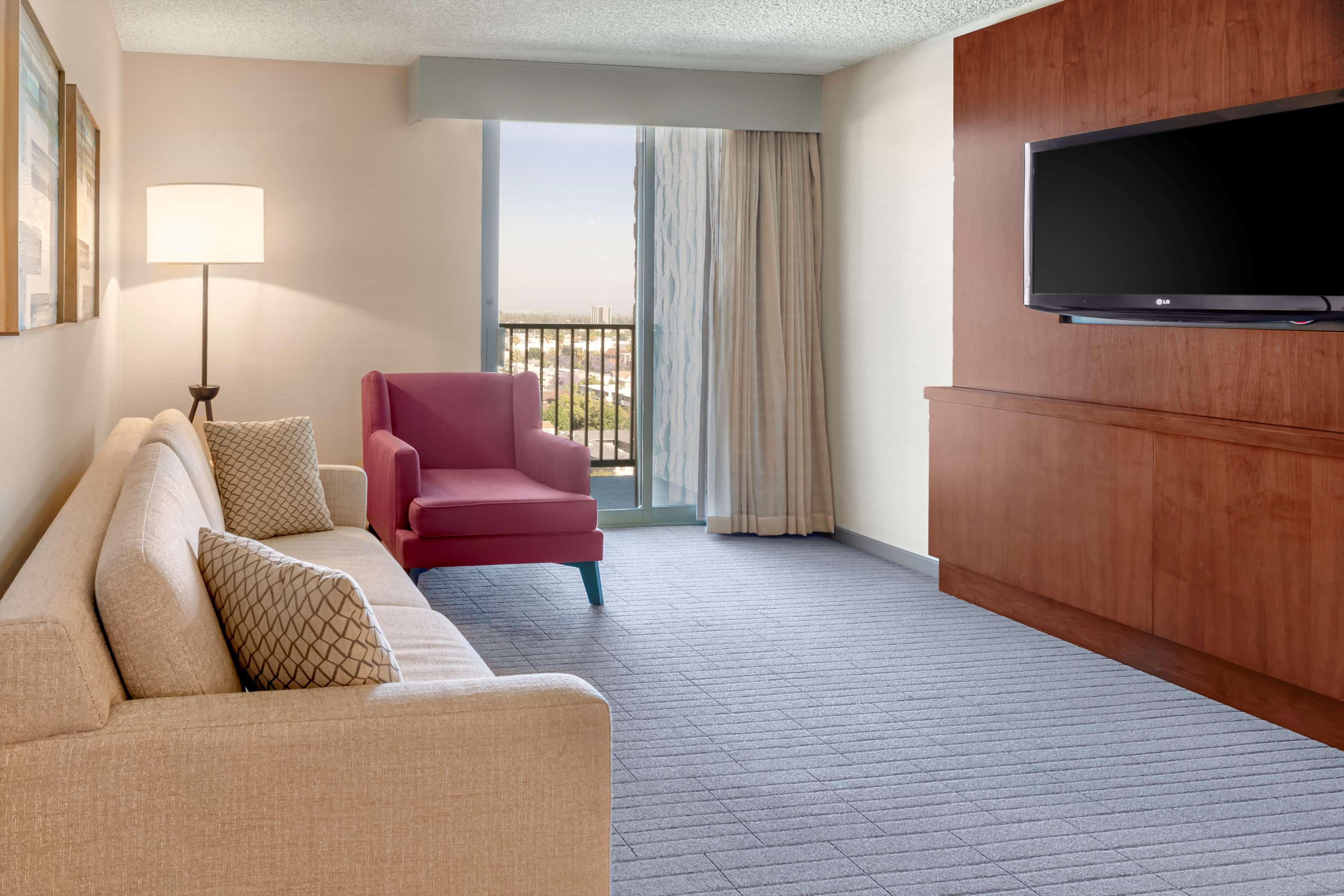 Отель Hilton Пасадина Экстерьер фото