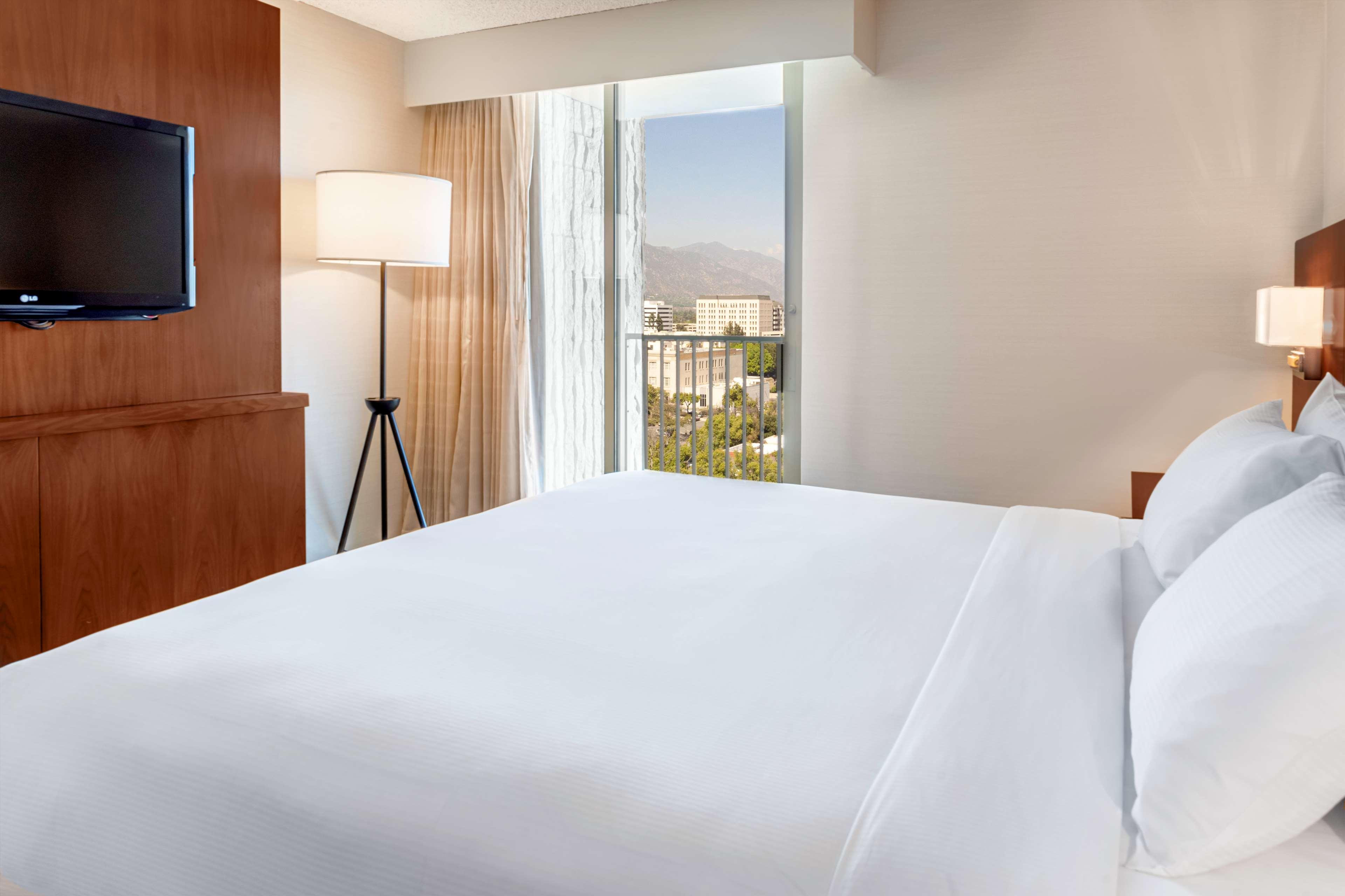 Отель Hilton Пасадина Экстерьер фото