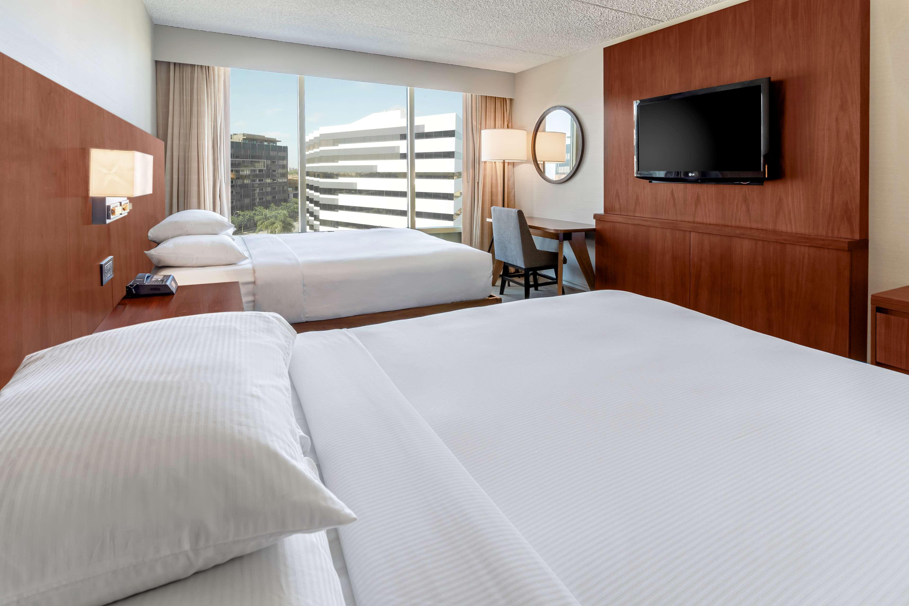 Отель Hilton Пасадина Экстерьер фото