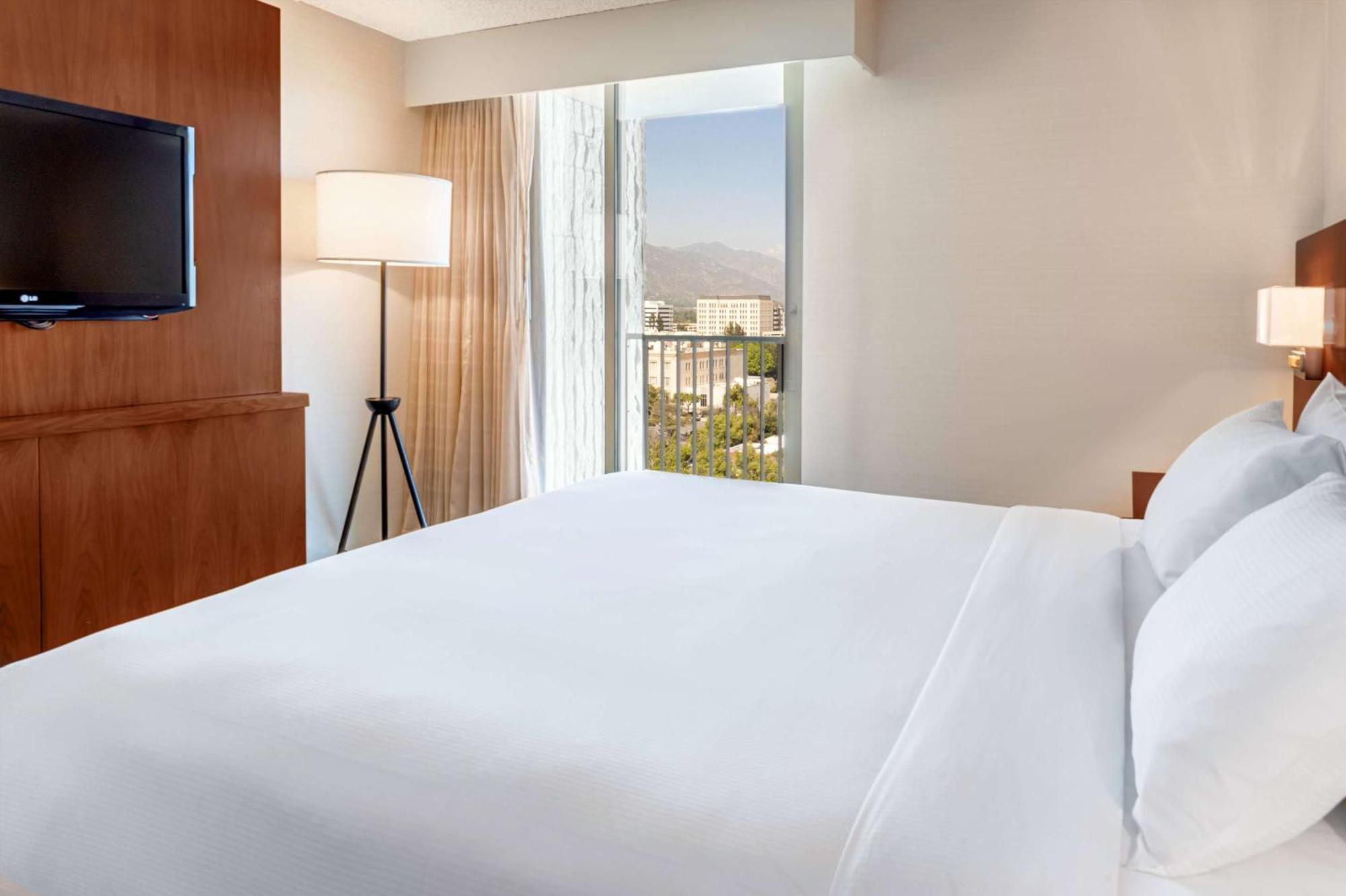 Отель Hilton Пасадина Экстерьер фото