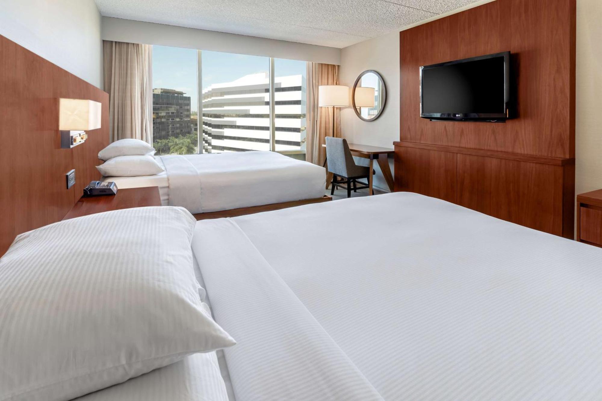 Отель Hilton Пасадина Экстерьер фото
