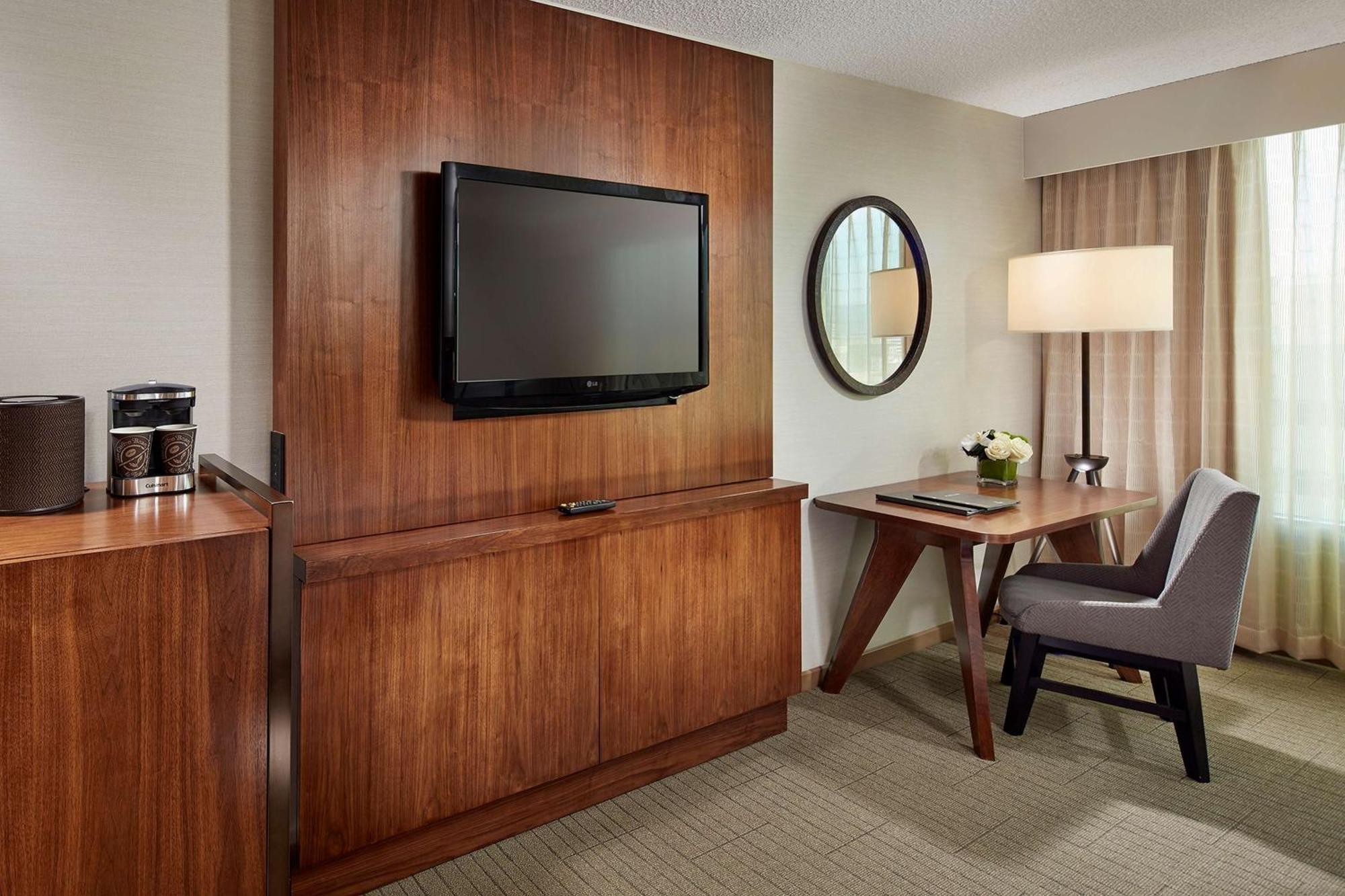 Отель Hilton Пасадина Экстерьер фото