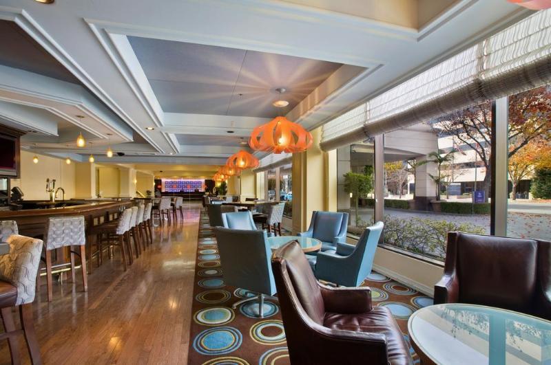Отель Hilton Пасадина Экстерьер фото